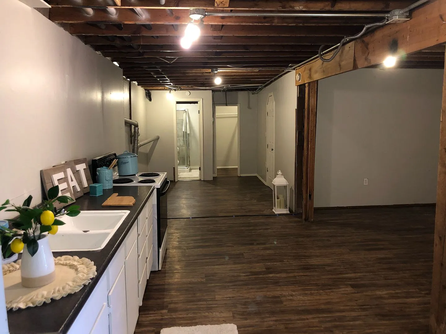 1 bedroom with 1 bath with a single garage, downstairs unit for rent ! — Photo 2