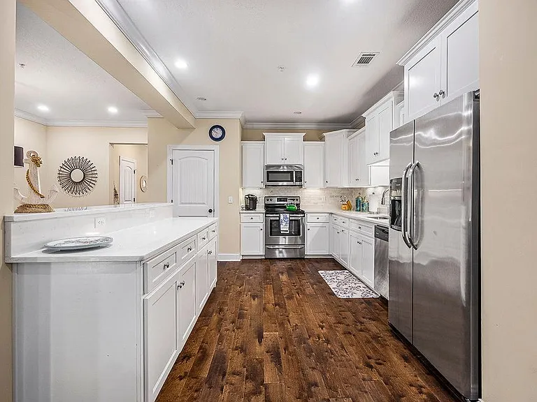 802 Reserve Ln — Photo 12