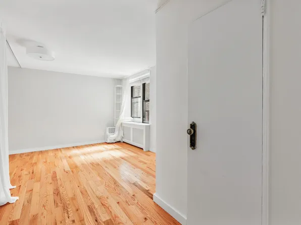 1420 York Ave APT 2D, New York, NY 10021