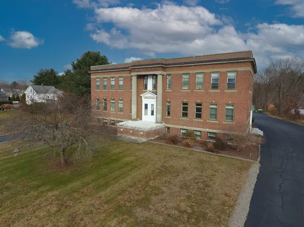 280 Village St APT D1, Medway, MA 02053