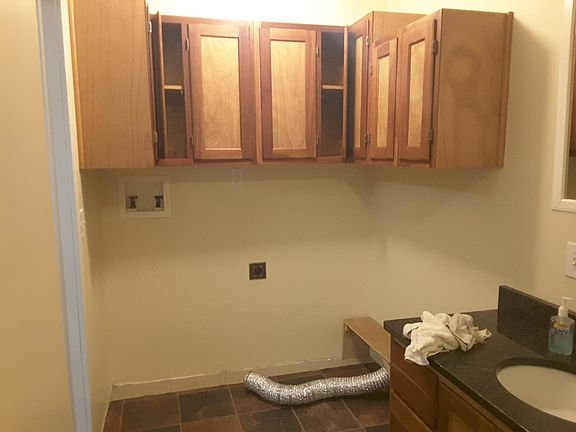 Bathroom/laundry area