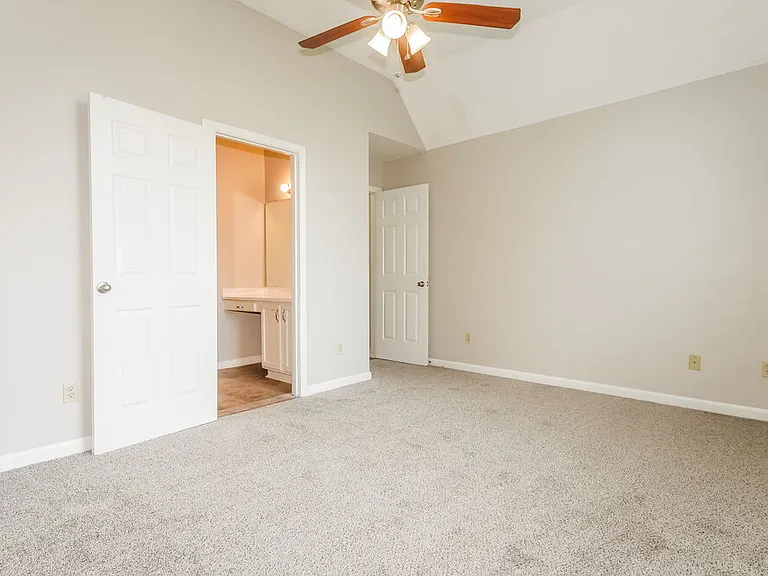 3840 Clarion Dr — Photo 9