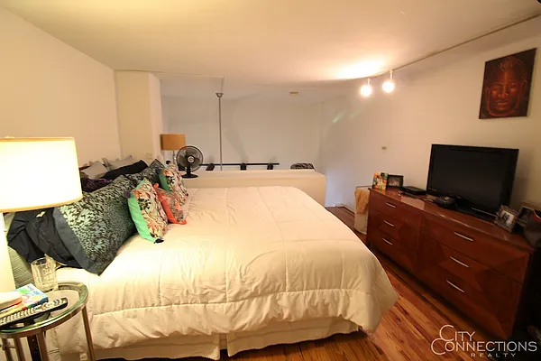 Rented by City Connections Realty | media 11