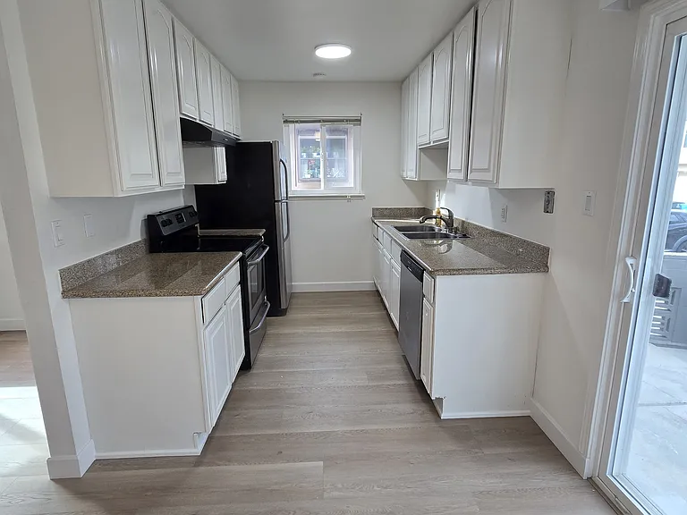 910 Academy Ave — Photo 6