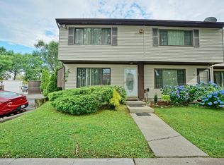 40 Raily Ct, Staten Island, NY 10312