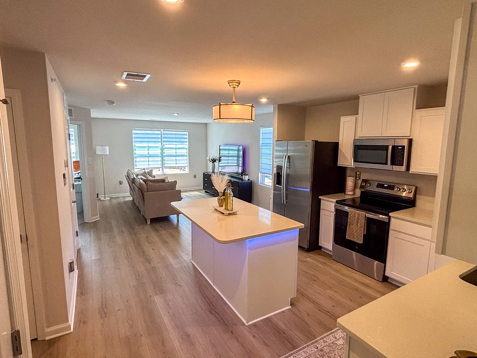 2 bed, 1111 sqft, $1,950 — Photo 4