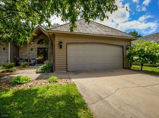 940 Sherwood Rd, Shoreview, MN 55126