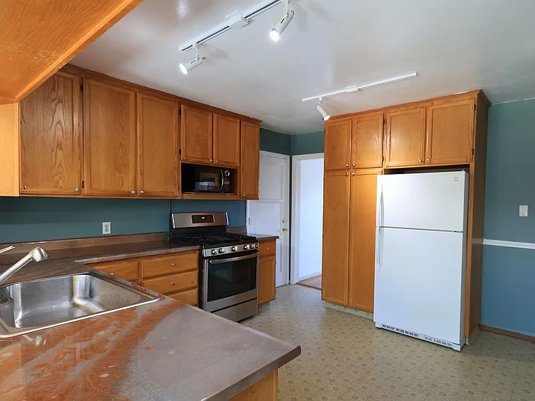 1744 County Ln — Photo 6
