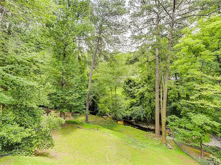 2423 Woodacres Rd NE — Photo 34