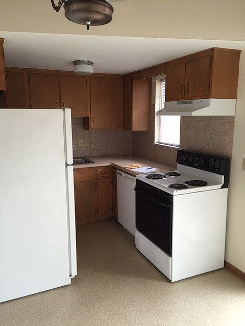 2nd image of 4484 Folkestone Ct N