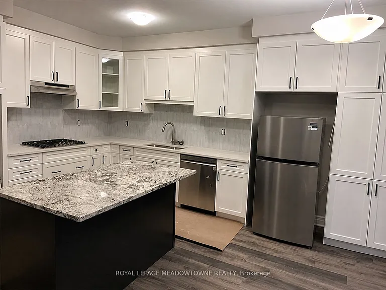 523 Bellflower Ct — Photo 2