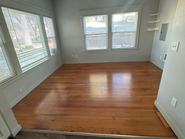 554 SW Jefferson Ave APT 2