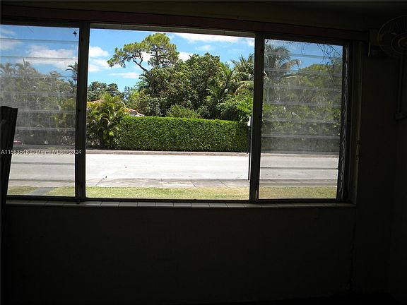 4th image of 510 Boabadilla St