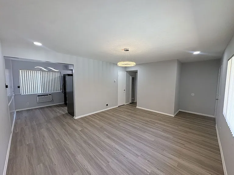 5945 Cloverly Apts — Photo 2