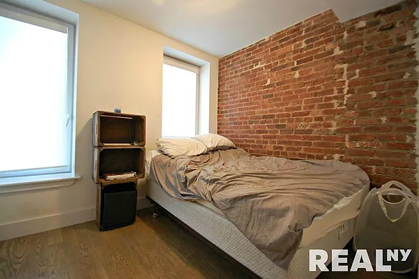 Rented by REAL New York | media 21