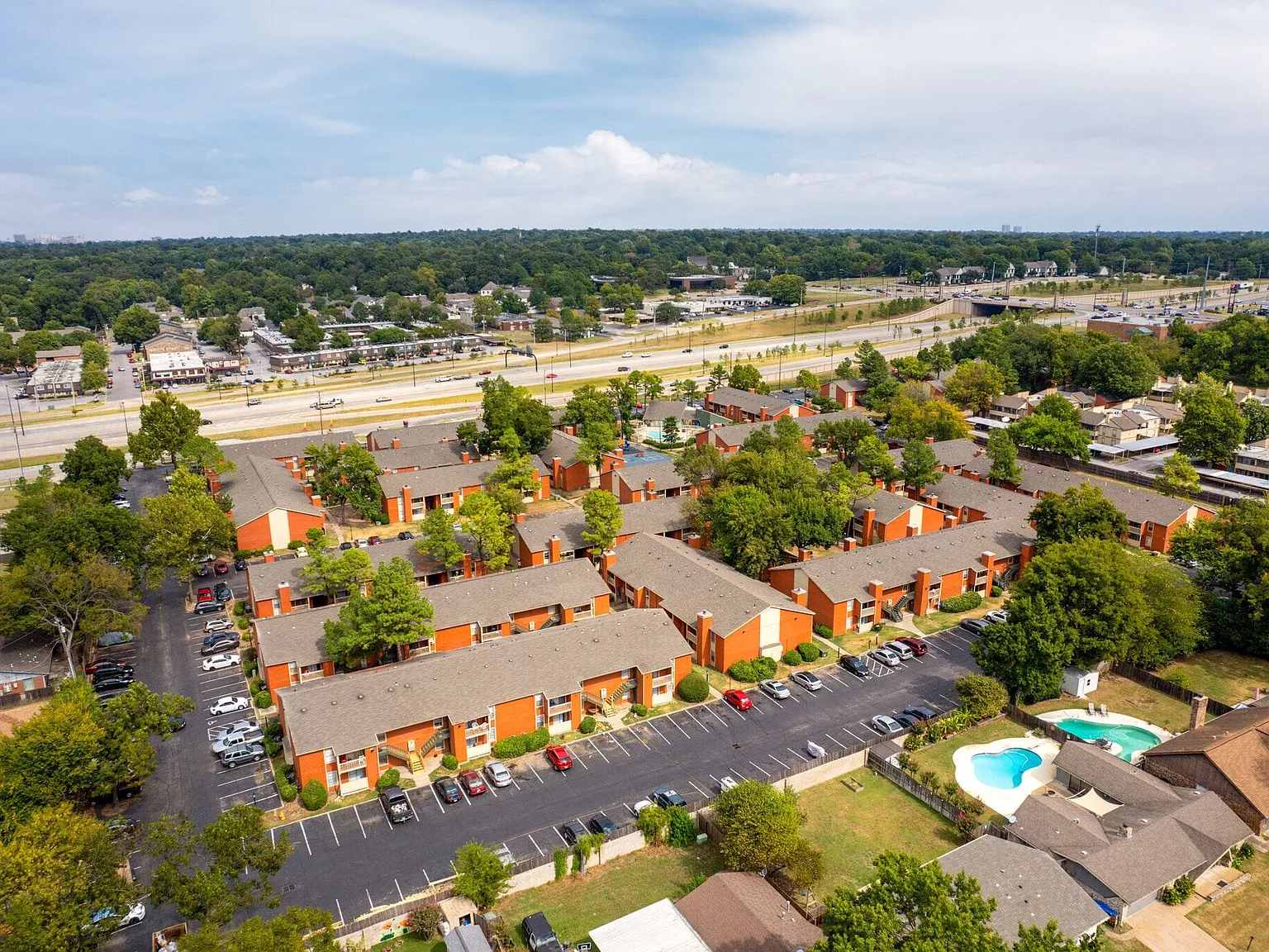 Urban Oaks @ 51st Apartments — Photo 4