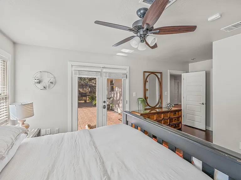 1113 W Oltorf St — Photo 16