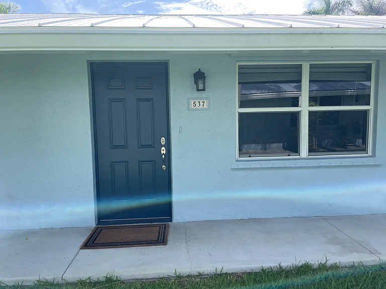 541 SW 34th Ter #537 — Photo 3