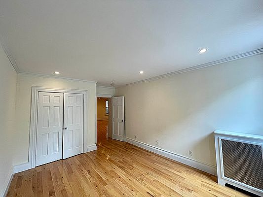 5th image of 929 Saint Nicholas Ave #E2