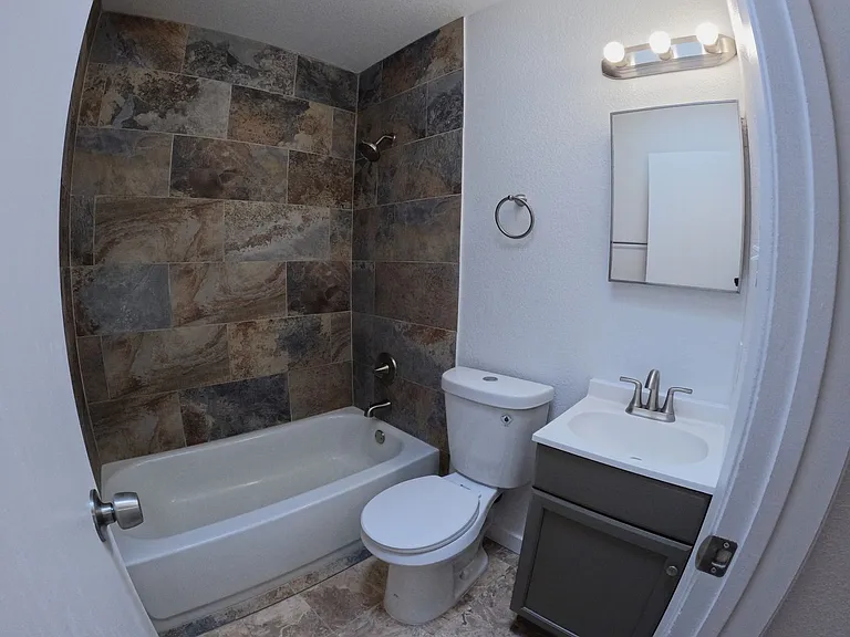 2509-2511 Pecan Dr — Photo 10