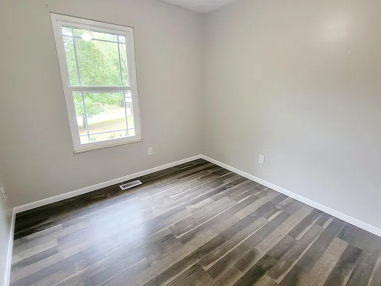 1316 E Woodshire Dr — Photo 16