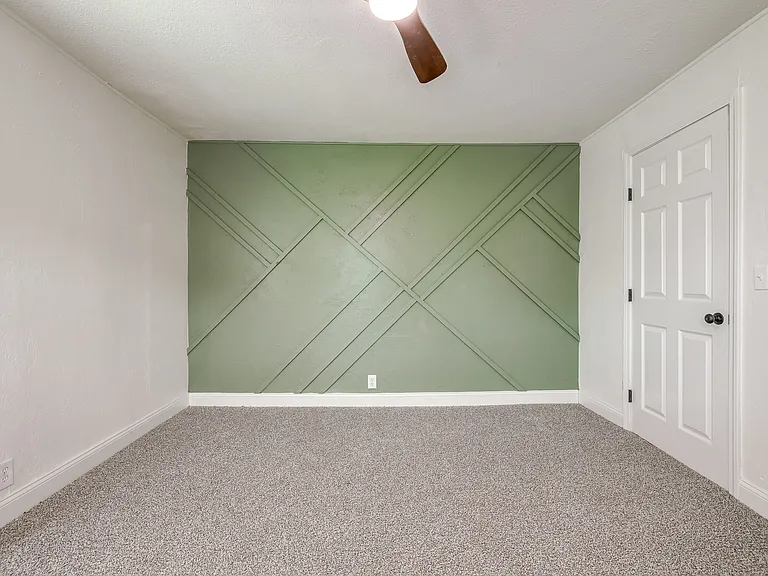 208 E Carson St — Photo 24