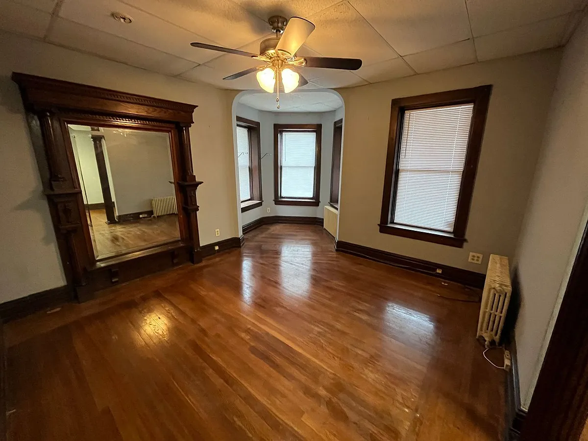 Building Photo - 106 E King St #1