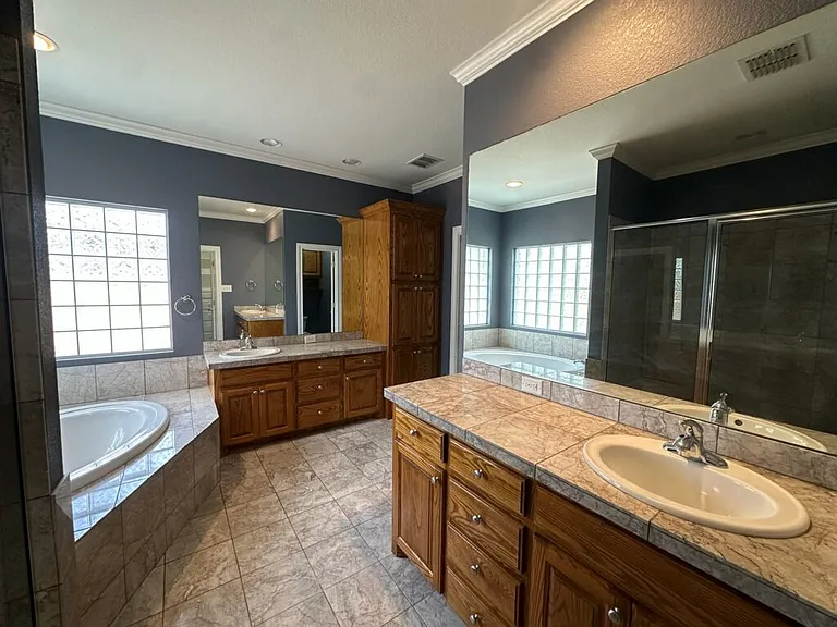 401 Springwood Ct — Photo 11