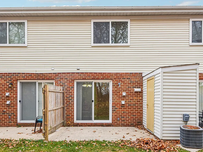 Howard Hills Rental Townhomes and Duplexes — Photo 21