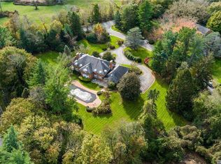 2 Long Ridge Ln, Glen Head, NY 11545