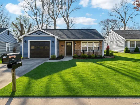195 Canterbury Drive, Ridge, NY 11961