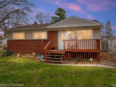 6470 Adamson Dr, Waterford, MI, 48329