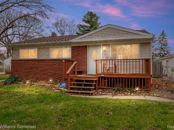 6470 Adamson Dr, Waterford, MI 48329