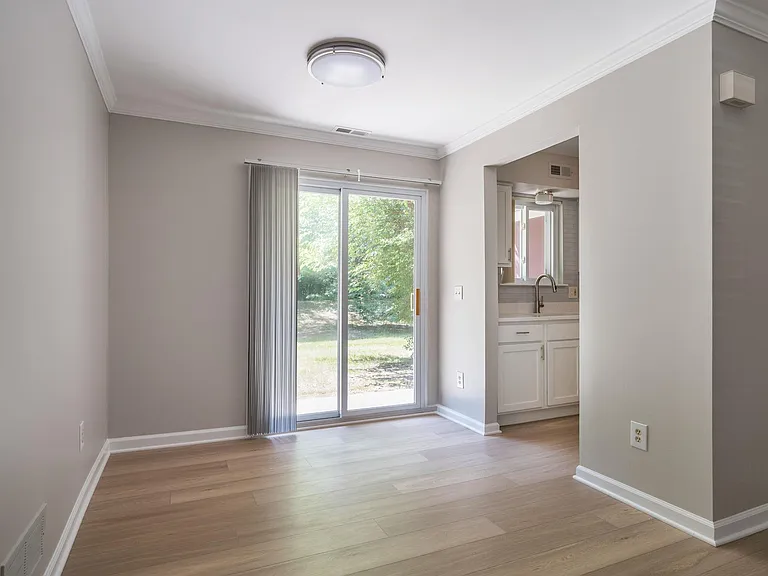 1520 Porter Cir — Photo 11