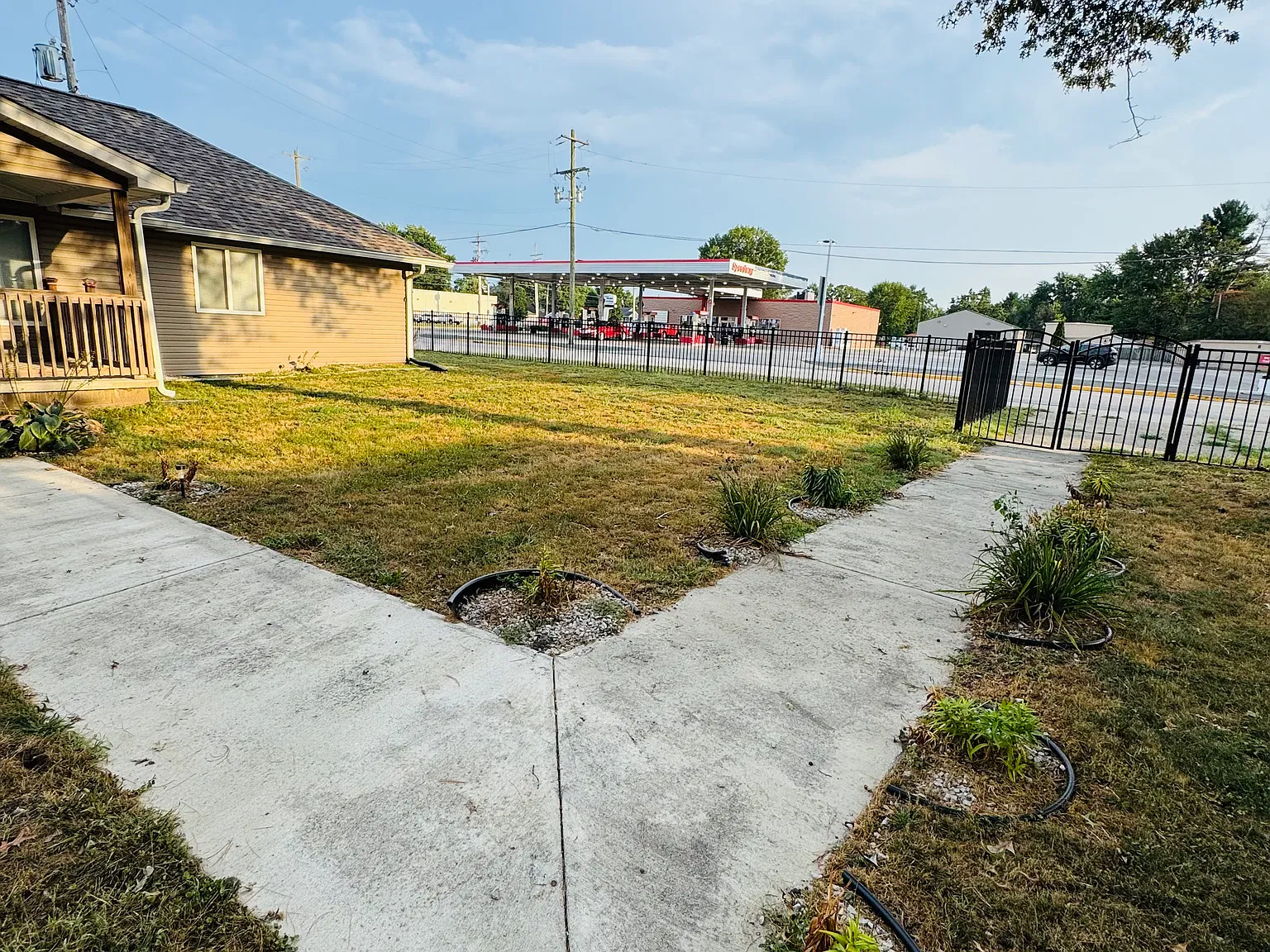 3 bed, 1558 sqft, $1,800 — Photo 2