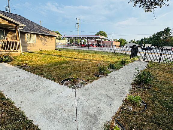 2nd image of 2440 Hulman St