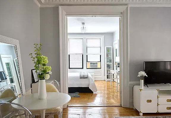 2nd image of 200 W 54th St APT 2M