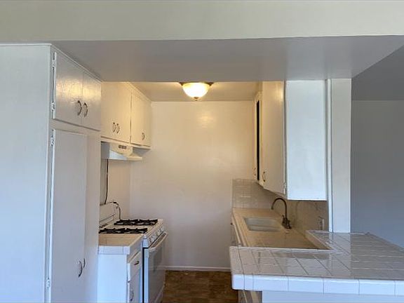2nd image of 130 S Oxford Ave #8
