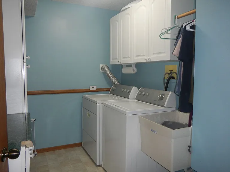 208 Arch St — Photo 11
