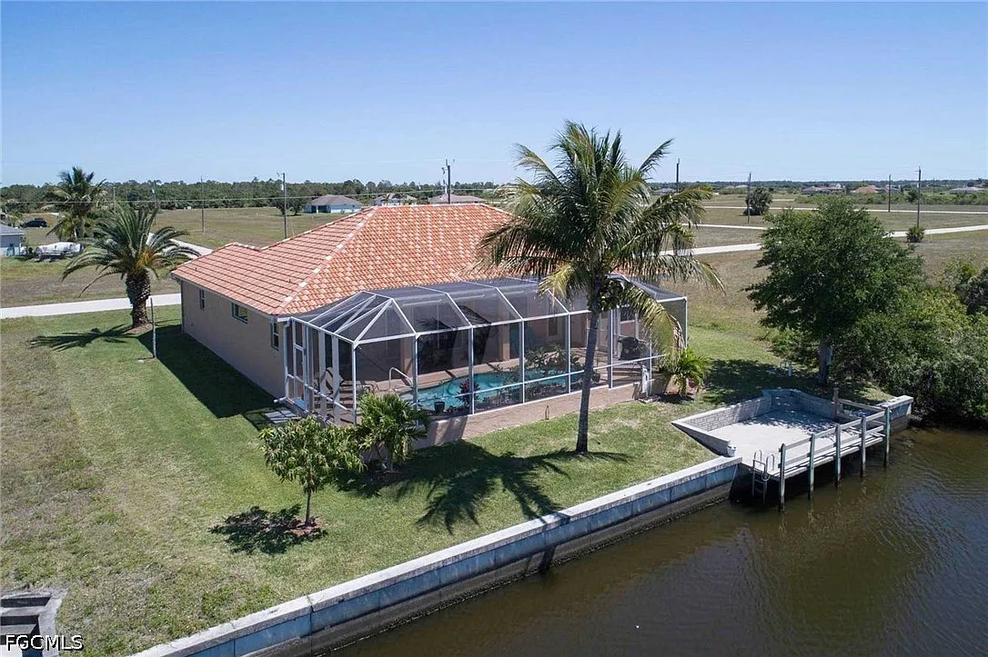 3 bed, 2.5 bath, 2252 sqft, $6,195 — Photo 3