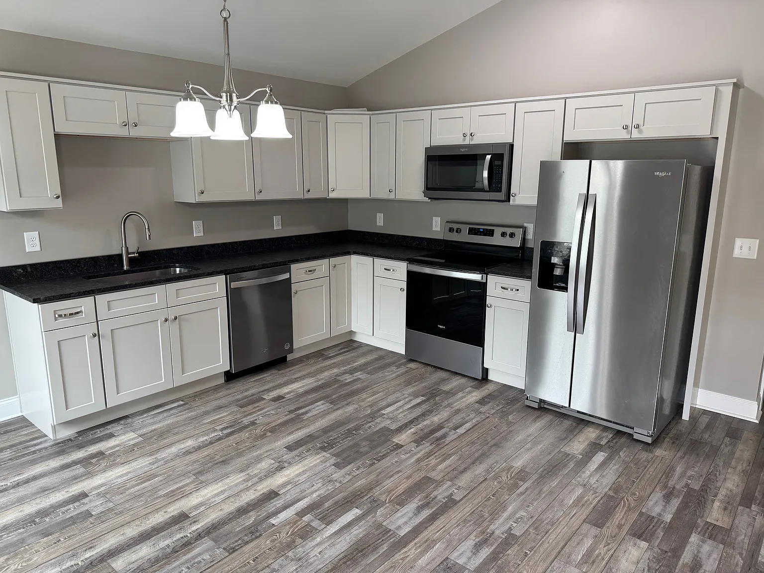 3 bed, 1200 sqft, $1,650 — Photo 4