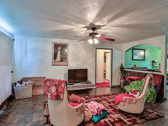 5th image of 717 Ellen St