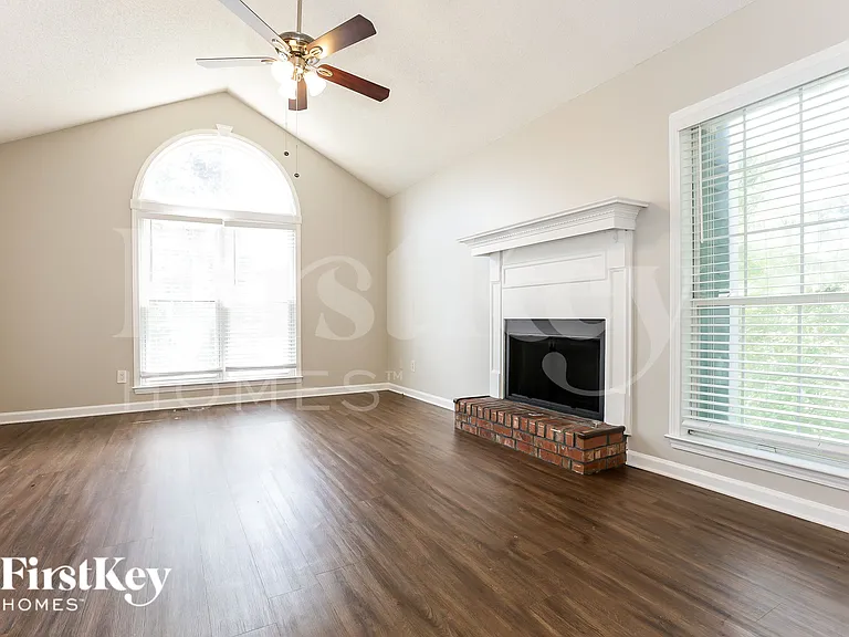 125 Brandywine Dr — Photo 2