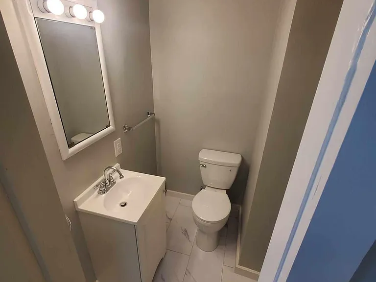 252 Essex St #3 — Photo 6