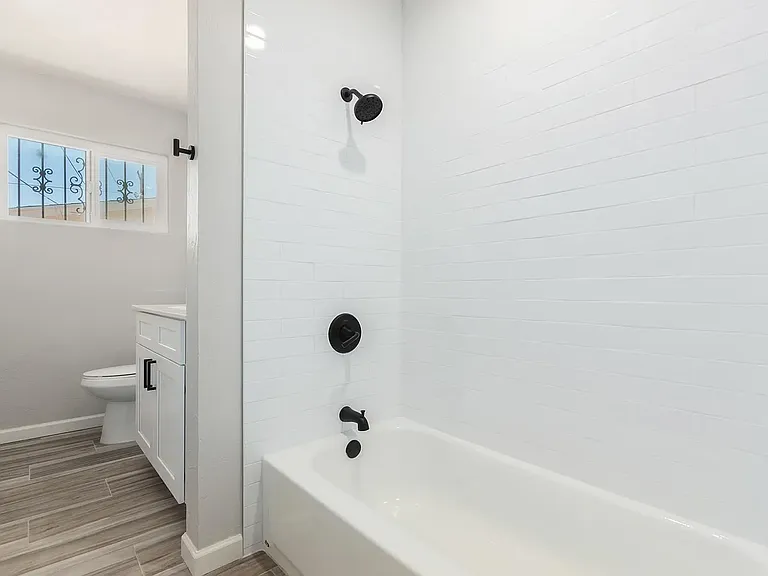 2222 E Blacklidge Dr — Photo 19