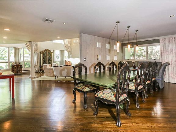 5th image of 108 Barnyard Ln