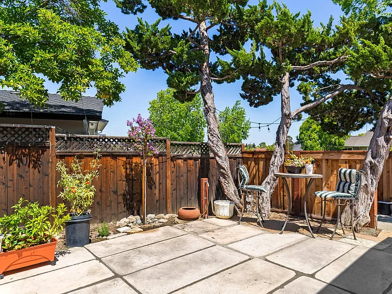1072 Colony Hills Ln — Photo 10