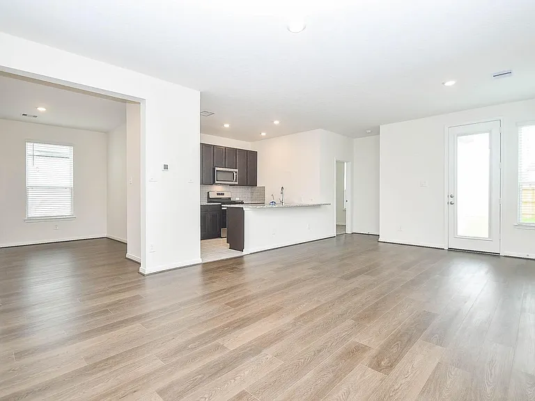 25230 Benroe St — Photo 3