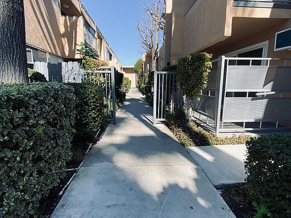 3rd image of 20951.5 Roscoe Blvd #33