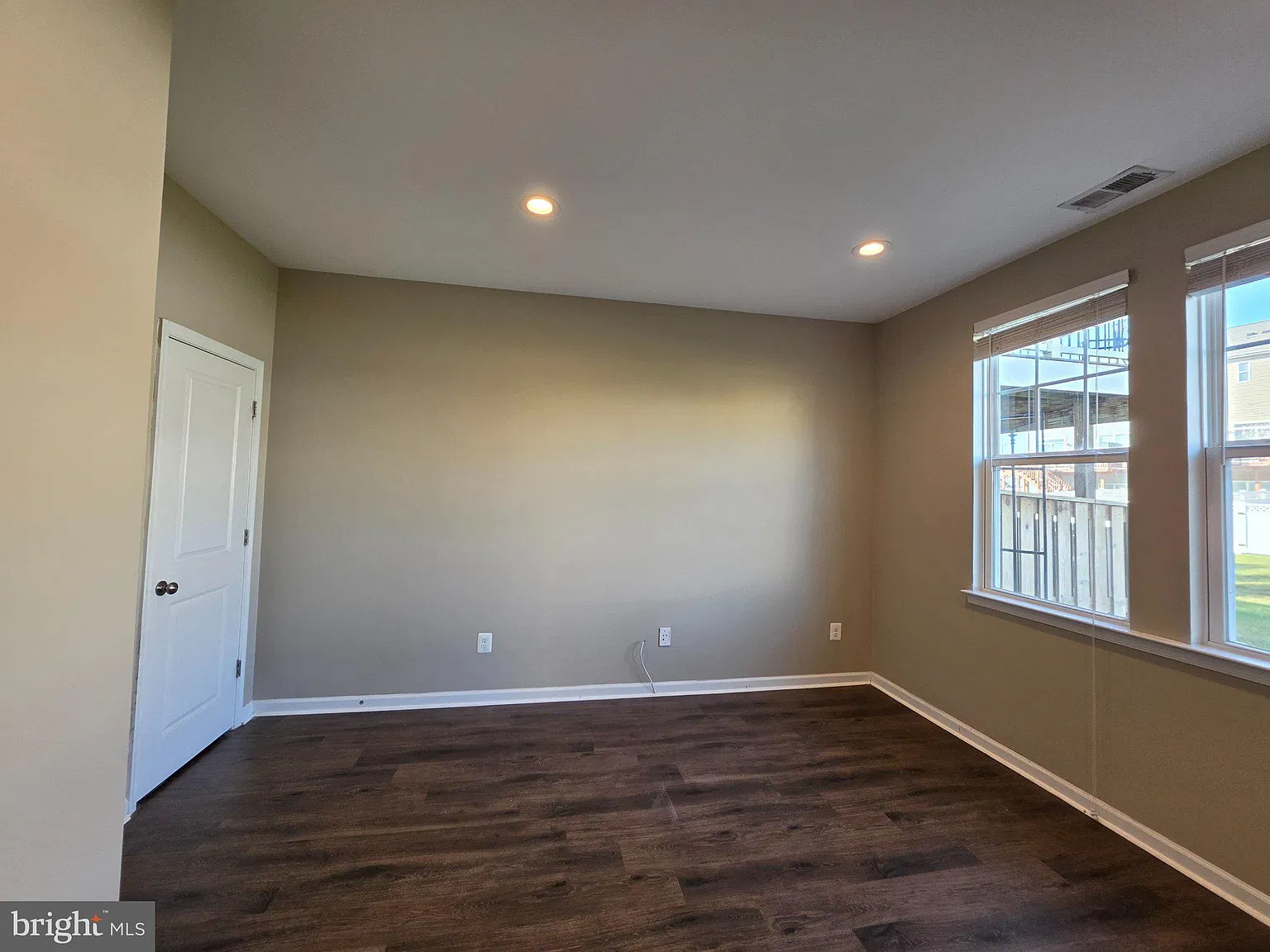 4 bed, 3.5 bath, 2164 sqft, $2,400 — Photo 4